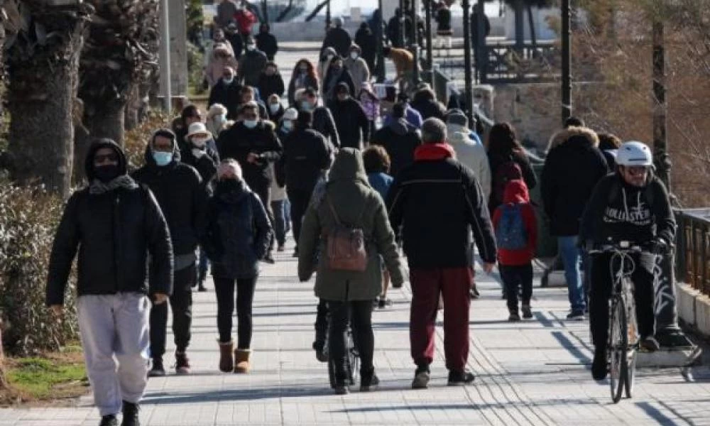 Οι Αθηναίοι αψήφησαν το τσουχτερό και βγήκαν βόλτα στον Φλοίσβο